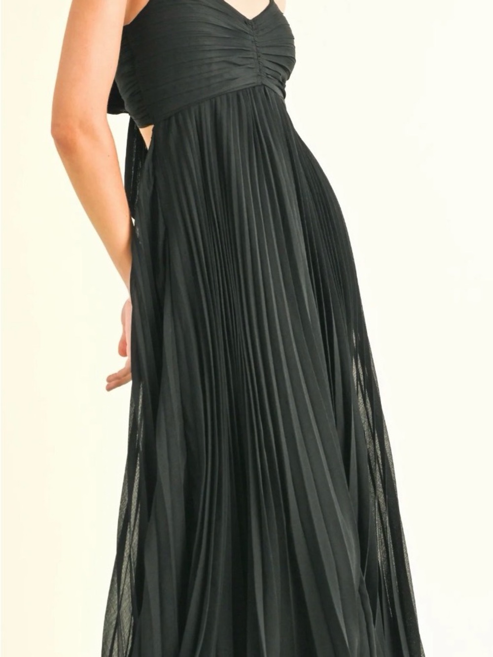 Elegant Black Maxi Dress - Sleeveless Pleated Maxi